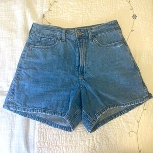 Hollister Ultra high-rise 90’s denim shorts